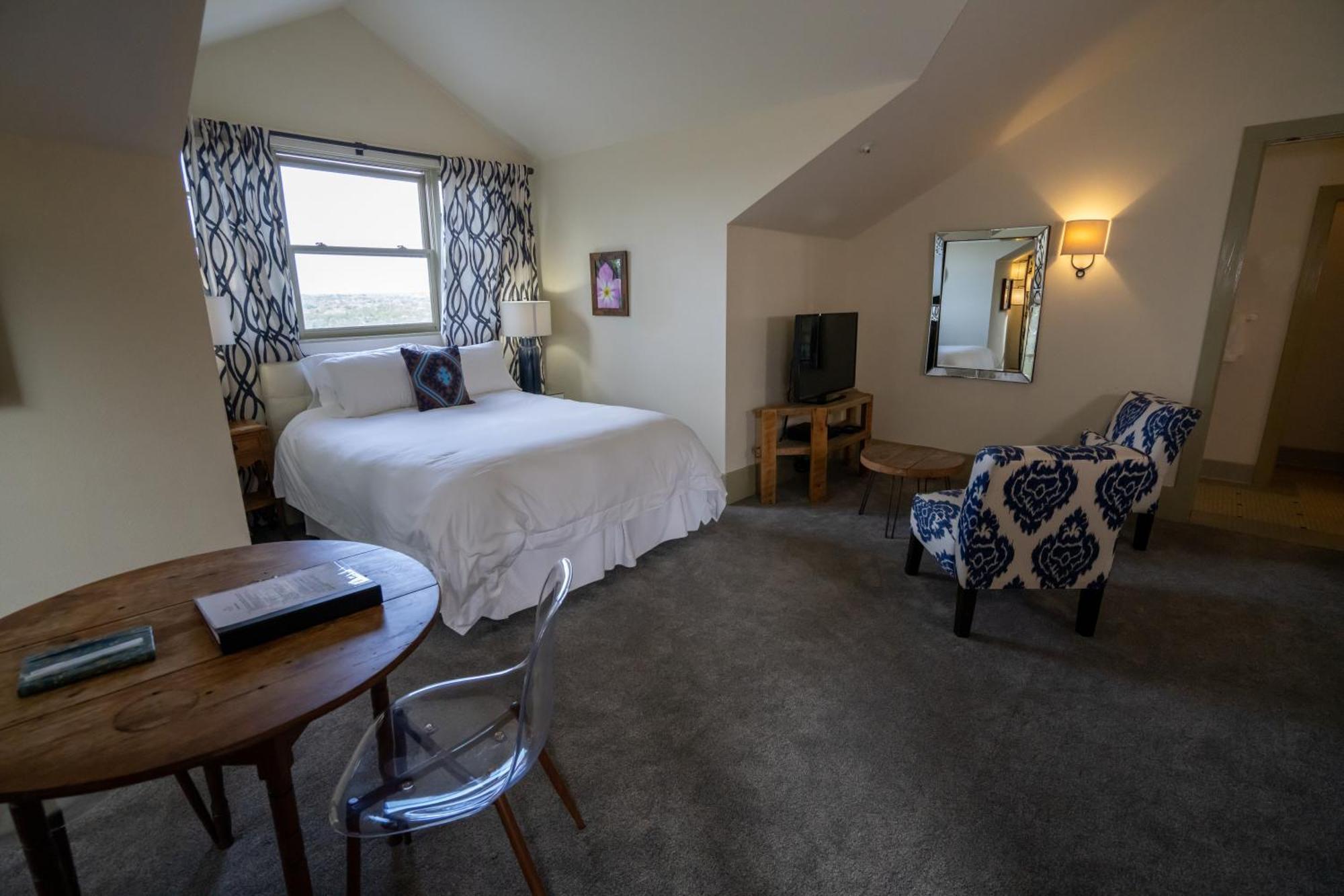 Inn Sage Hill &